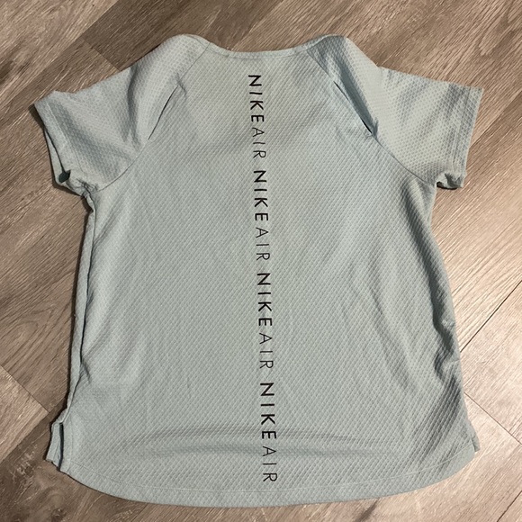 Nike tshirt - Picture 4 of 4